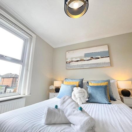 The Capstone Retreat - Beautiful Detached Family Home By Coastline Retreats, Arcade Machine, Parking, Bbq 본머스 외부 사진