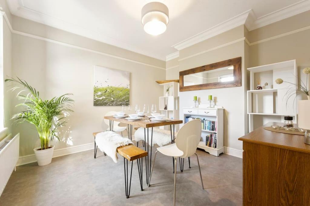 The Capstone Retreat - Beautiful Detached Family Home By Coastline Retreats, Arcade Machine, Parking, Bbq 본머스 외부 사진