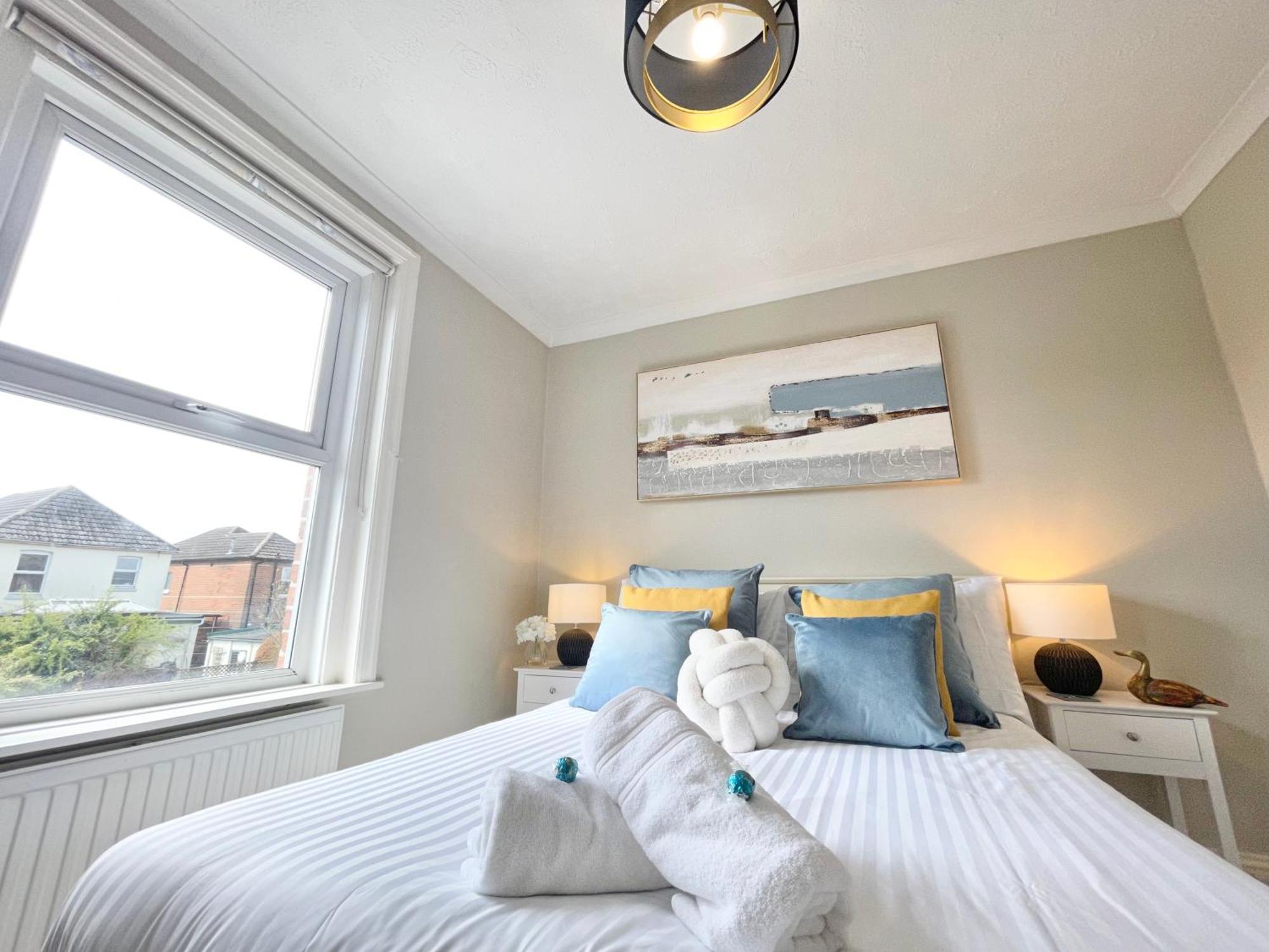 The Capstone Retreat - Beautiful Detached Family Home By Coastline Retreats, Arcade Machine, Parking, Bbq 본머스 외부 사진