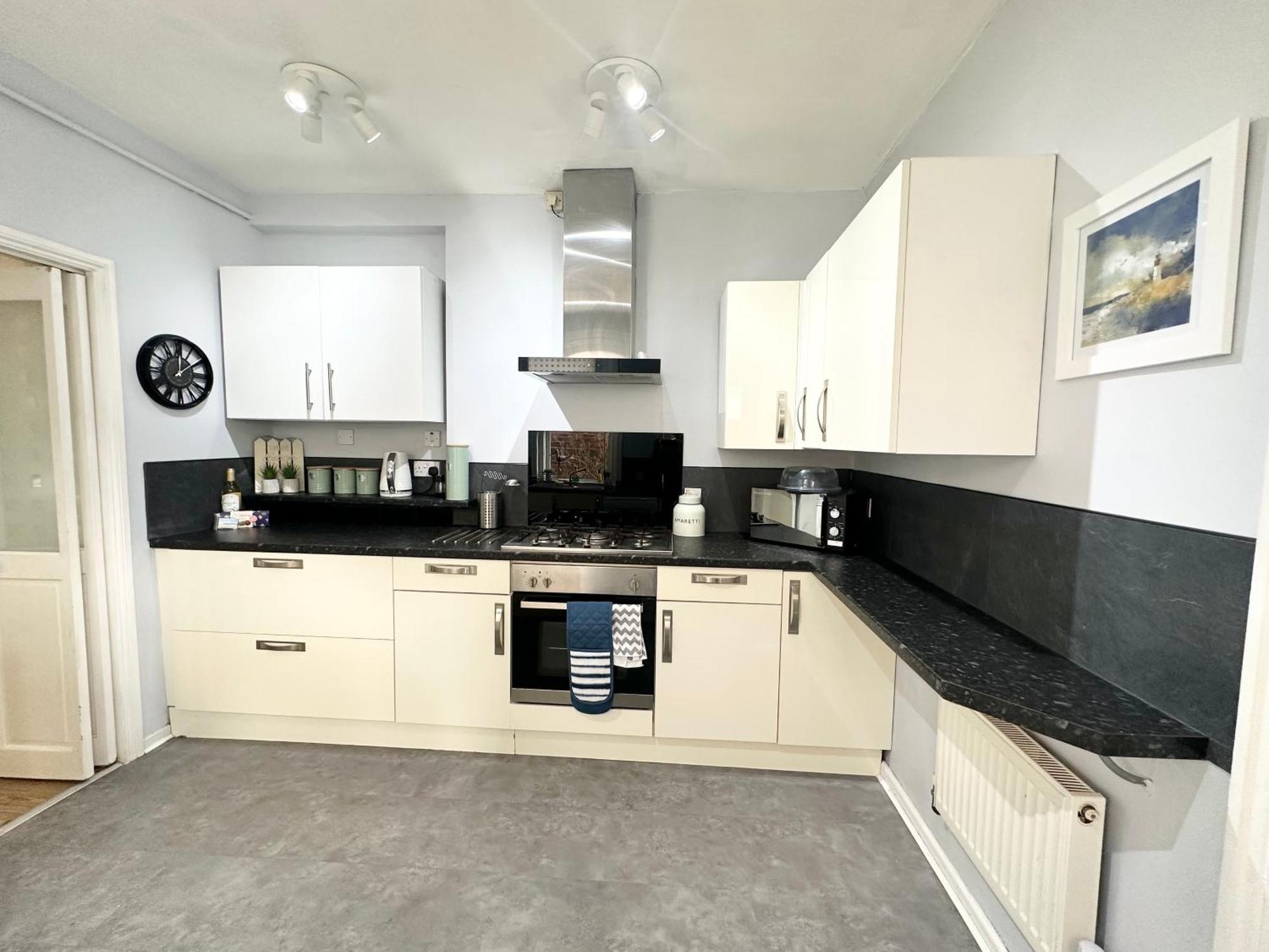 The Capstone Retreat - Beautiful Detached Family Home By Coastline Retreats, Arcade Machine, Parking, Bbq 본머스 외부 사진